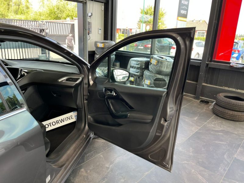 🚗 PEUGEOT 208 1.2 PURETECH 110ch ⚙️ TECH EDITION 📷 Caméra de recul 📱 Bluetooth 🧭 GPS