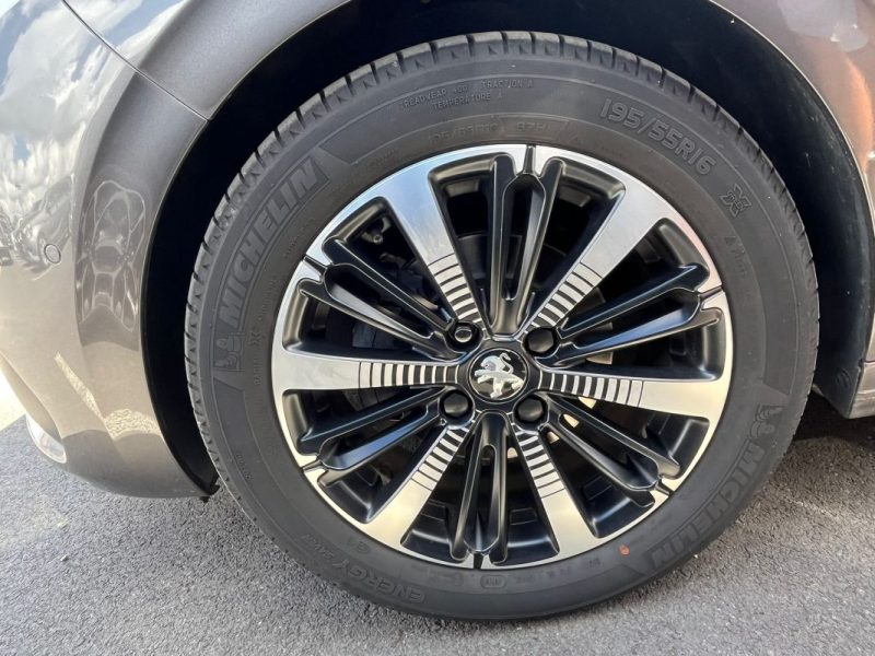 🚗 PEUGEOT 208 1.2 PURETECH 110ch ⚙️ TECH EDITION 📷 Caméra de recul 📱 Bluetooth 🧭 GPS