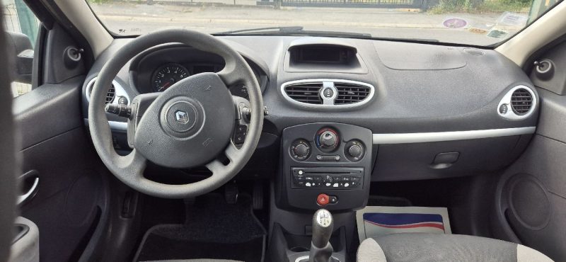 RENAULT CLIO III AUTHENTIQUE 1.2 16V 75CH 2011
