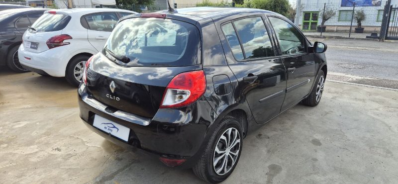 RENAULT CLIO III AUTHENTIQUE 1.2 16V 75CH 2011