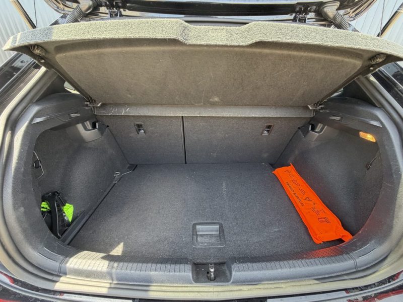 VOLKSWAGEN Polo VI R-LINE Phase 2 1.0 TSI 12V BMT DSG7 110 cv Boîte auto  
