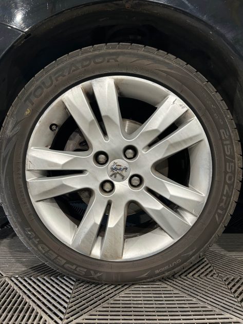 PEUGEOT 5008 1.6 E-HDI 110CH ALLURE