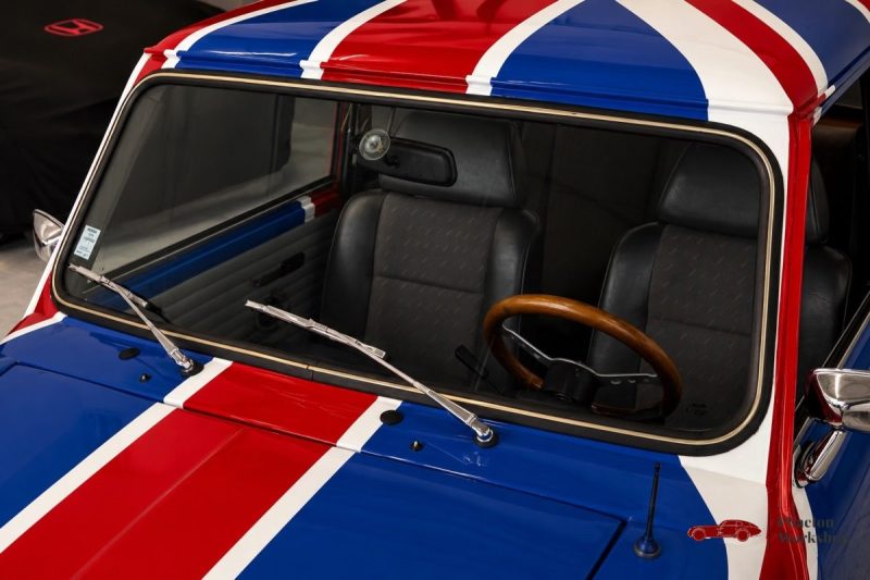 MINI CLASSIC 1984 – PEINTURE UNION JACK – 39 200 KM – ORIGINE FRANCE – TÉLÉPHONE D’ÉPOQUE FONCTIONNE