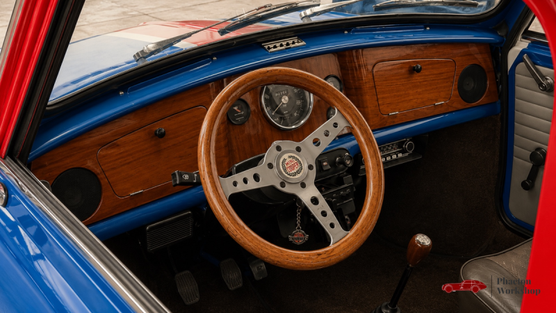 MINI CLASSIC 1984 – PEINTURE UNION JACK – 39 200 KM – ORIGINE FRANCE – TÉLÉPHONE D’ÉPOQUE FONCTIONNE
