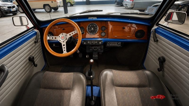 MINI CLASSIC 1984 – PEINTURE UNION JACK – 39 200 KM – ORIGINE FRANCE – TÉLÉPHONE D’ÉPOQUE FONCTIONNE