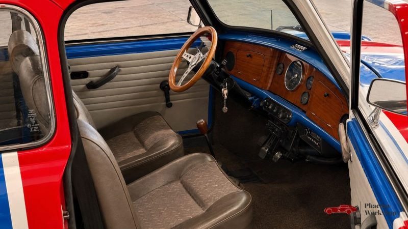 MINI CLASSIC 1984 – PEINTURE UNION JACK – 39 200 KM – ORIGINE FRANCE – TÉLÉPHONE D’ÉPOQUE FONCTIONNE