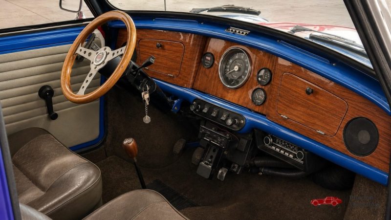 MINI CLASSIC 1984 – PEINTURE UNION JACK – 39 200 KM – ORIGINE FRANCE – TÉLÉPHONE D’ÉPOQUE FONCTIONNE