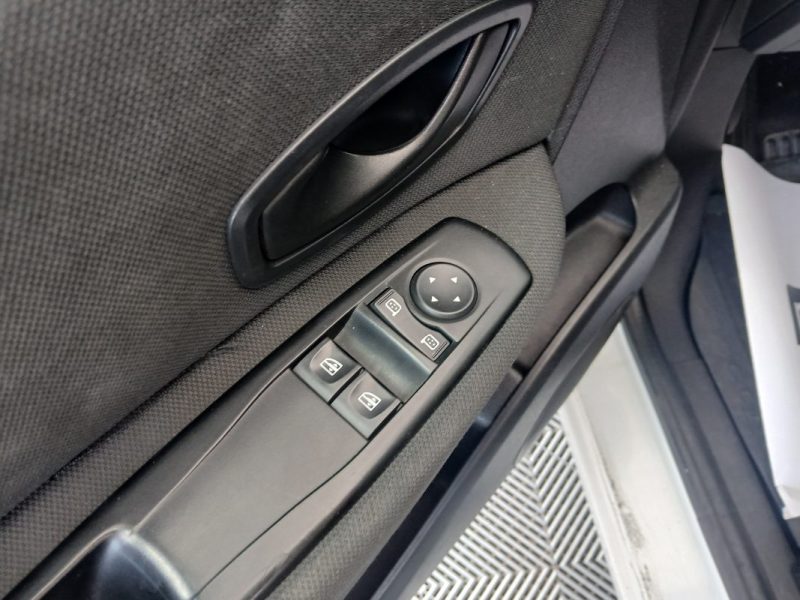 RENAULT SCENIC 1.5 DCI 95 cv Authentique eco²   2012