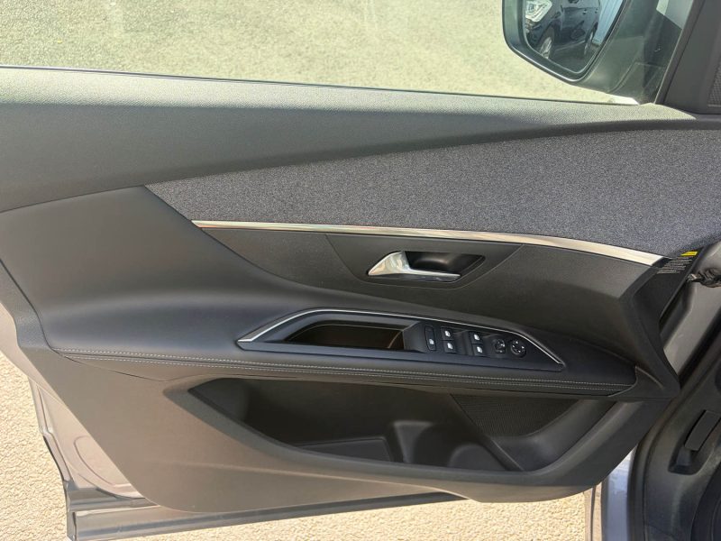 PEUGEOT 5008 II 1.5 BLUE HDI 130 Allure EAT8 7 Places