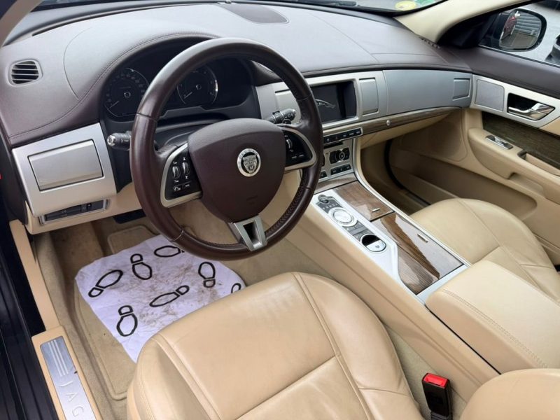 JAGUAR XF (2) 3.0 D V6 240 CH LUXE PREMIUM 2013