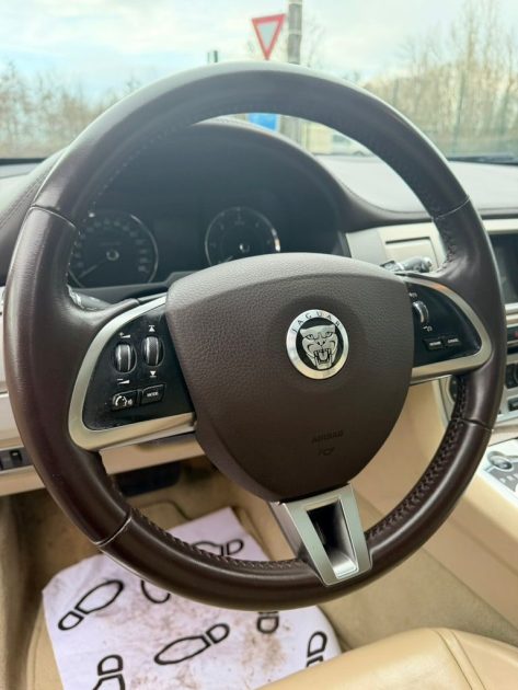 JAGUAR XF (2) 3.0 D V6 240 CH LUXE PREMIUM 2013