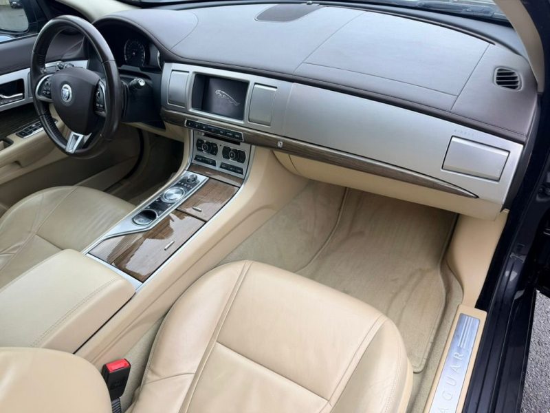 JAGUAR XF (2) 3.0 D V6 240 CH LUXE PREMIUM 2013