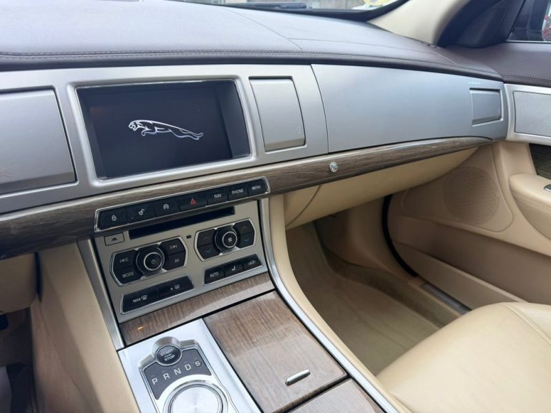 JAGUAR XF (2) 3.0 D V6 240 CH LUXE PREMIUM 2013