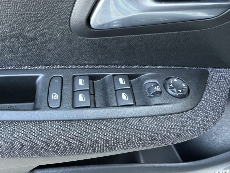 PEUGEOT 208 II 50KWH 136CH STYLE CAMÉRA CAR PLAY SOH 95% 2022