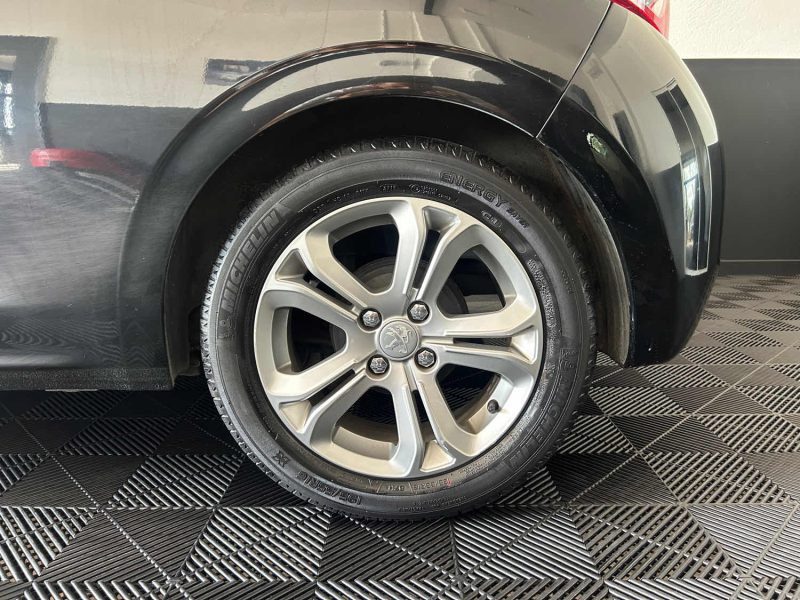 PEUGEOT 208 ALLURE 1.2 VTI 82 