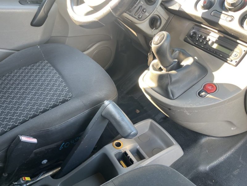 RENAULT KANGOO 1.5 DCI 70CV EMBRAYAGE ET DISTRIBUTION NEUVE