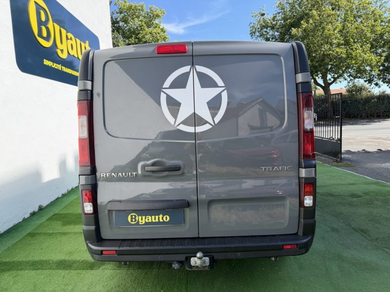 RENAULT  TRAFIC (3) 1.6 DCI 120 CV L1H1 / 6 PLACES /GRAND CONFORT ORIGINE FRANCE GARANTIE 6 MOIS  