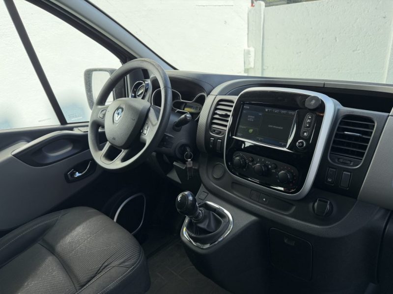 RENAULT  TRAFIC (3) 1.6 DCI 120 CV L1H1 / 6 PLACES /GRAND CONFORT ORIGINE FRANCE GARANTIE 6 MOIS  
