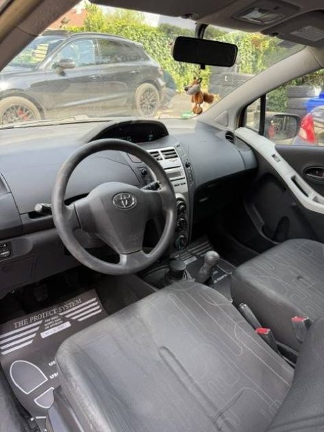 TOYOTA YARIS 1.0 VVT-ICOOL 2011 - 42 104Kms - Distrib ok - Premier main - SUIVIT TOYOTA