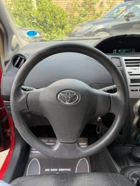 TOYOTA YARIS 1.0 VVT-ICOOL 2011 - 42 104Kms - Distrib ok - Premier main - SUIVIT TOYOTA