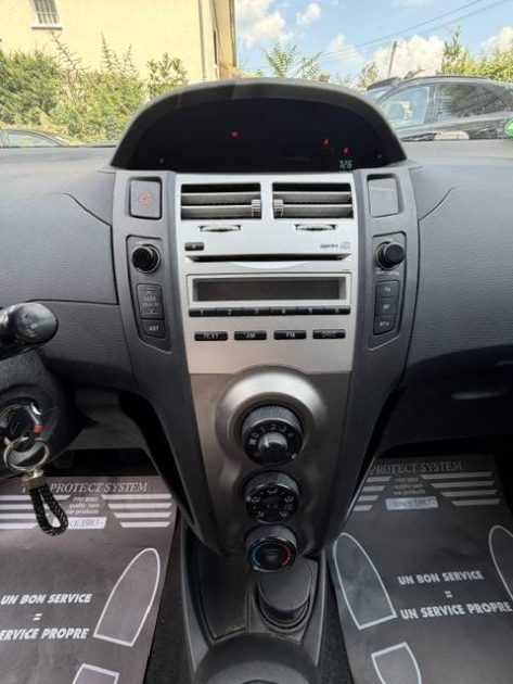 TOYOTA YARIS 1.0 VVT-ICOOL 2011 - 42 104Kms - Distrib ok - Premier main - SUIVIT TOYOTA