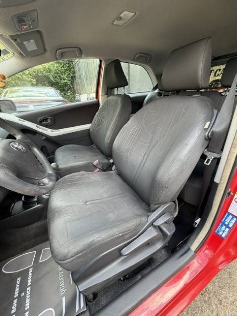 TOYOTA YARIS 1.0 VVT-ICOOL 2011 - 42 104Kms - Distrib ok - Premier main - SUIVIT TOYOTA
