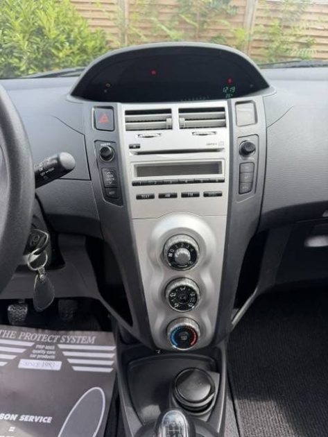 TOYOTA YARIS 1.3 VVTI COOL 2009 - 71 100Kms - Climatisation - Distrib ok - SUIVIT TOYOTA