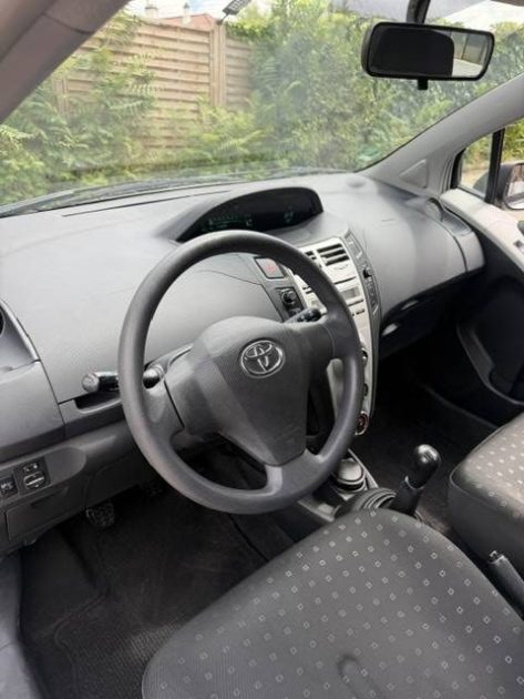 TOYOTA YARIS 1.3 VVTI COOL 2009 - 71 100Kms - Climatisation - Distrib ok - SUIVIT TOYOTA