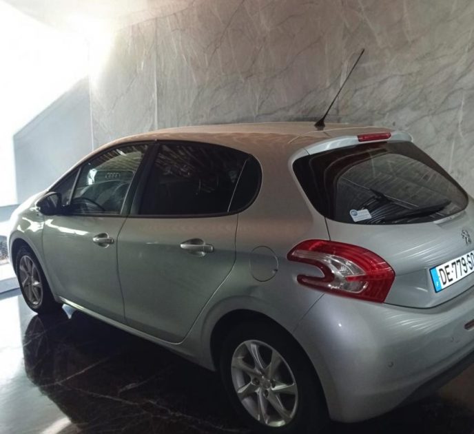 PEUGEOT 208 1.2 VTI 82 ACTIVE 2014