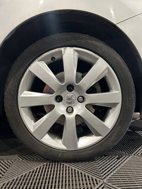 PEUGEOT 5008  2.0 BLUEHDI 150CH 