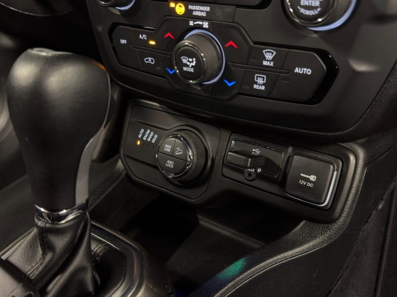 JEEP RENEGADE 2.0 140 Cv LIMITED 4X4 - CUIR / TOIT PANORAMIQUE / CAMERA - GARANTIE 1 AN