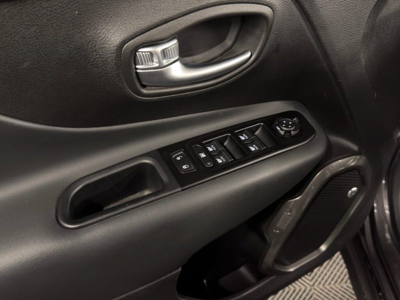 JEEP RENEGADE 2.0 140 Cv LIMITED 4X4 - CUIR / TOIT PANORAMIQUE / CAMERA - GARANTIE 1 AN