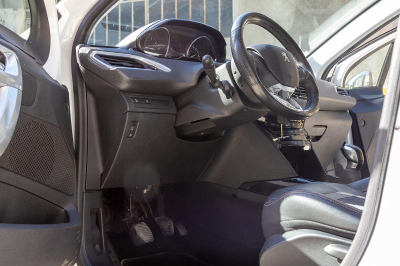 PEUGEOT 2008 1.2 PURE TECH 110 ALLURE 2015