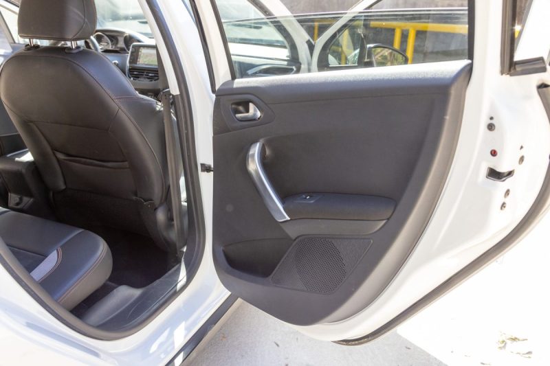 PEUGEOT 2008 1.2 PURE TECH 110 ALLURE 2015