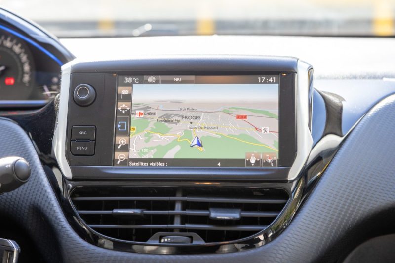 PEUGEOT 2008 1.2 PURE TECH 110 ALLURE 2015