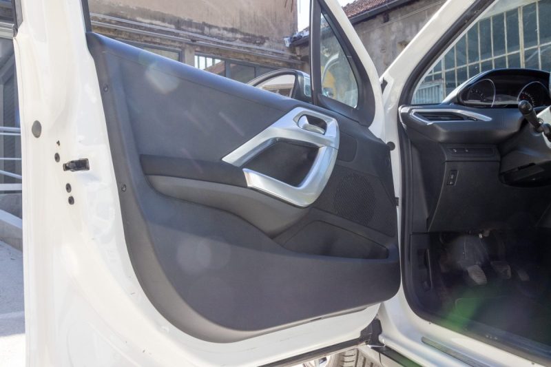 PEUGEOT 2008 1.2 PURE TECH 110 ALLURE 2015