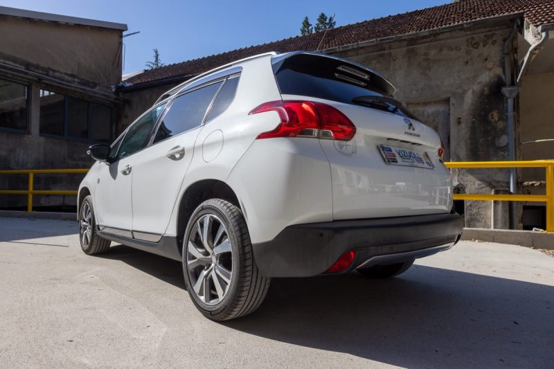 PEUGEOT 2008 1.2 PURE TECH 110 ALLURE 2015