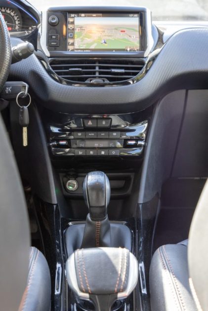 PEUGEOT 2008 1.2 PURE TECH 110 ALLURE 2015