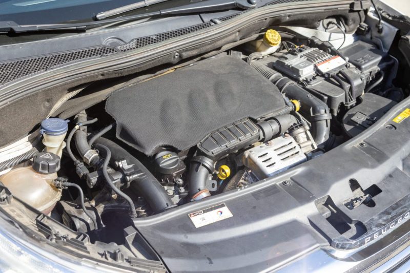 PEUGEOT 2008 1.2 PURE TECH 110 ALLURE 2015