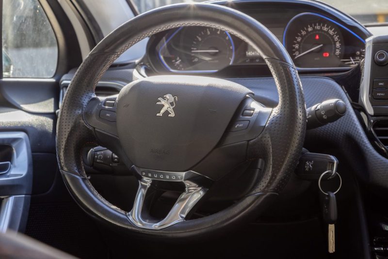 PEUGEOT 2008 1.2 PURE TECH 110 ALLURE 2015