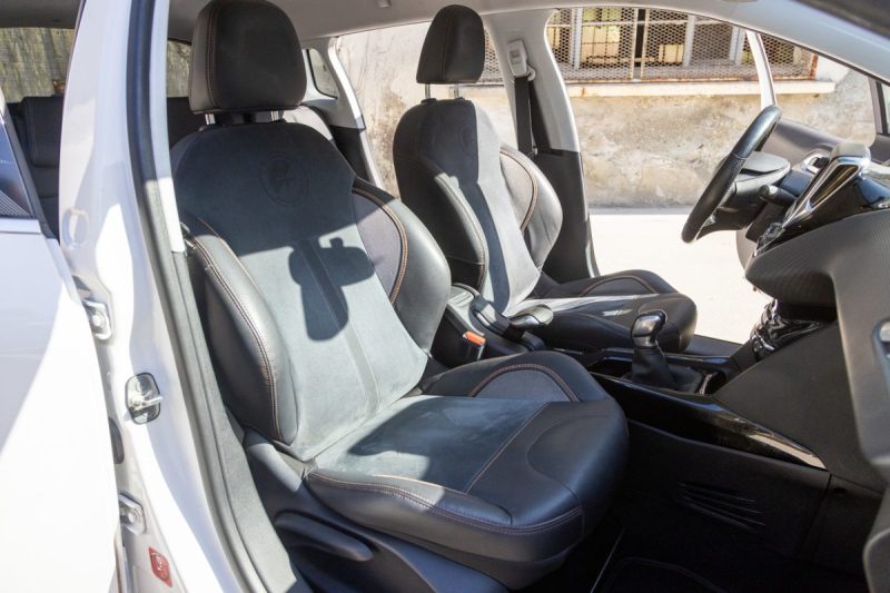 PEUGEOT 2008 1.2 PURE TECH 110 ALLURE 2015