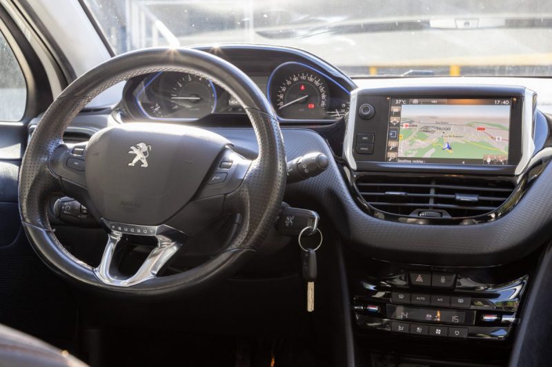 PEUGEOT 2008 1.2 PURE TECH 110 ALLURE 2015