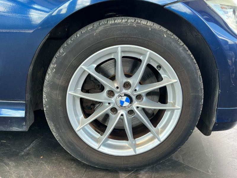 🚗 BMW SÉRIE 3 TOURING 318d ⚙️ 📱 Bluetooth 🧭 Navigation 🔗 Attelage