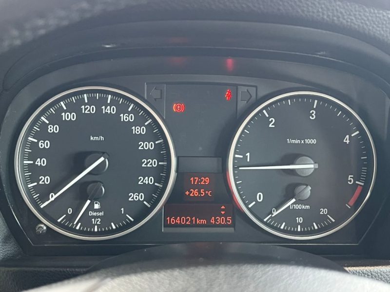 🚗 BMW SÉRIE 3 TOURING 318d ⚙️ 📱 Bluetooth 🧭 Navigation 🔗 Attelage