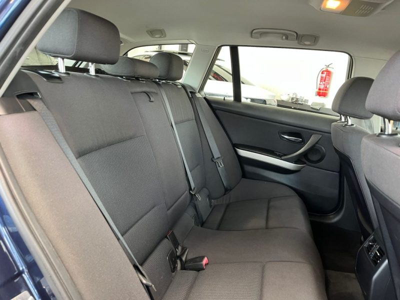 🚗 BMW SÉRIE 3 TOURING 318d ⚙️ 📱 Bluetooth 🧭 Navigation 🔗 Attelage