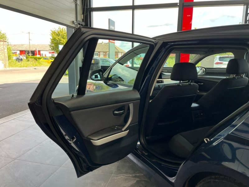 🚗 BMW SÉRIE 3 TOURING 318d ⚙️ 📱 Bluetooth 🧭 Navigation 🔗 Attelage