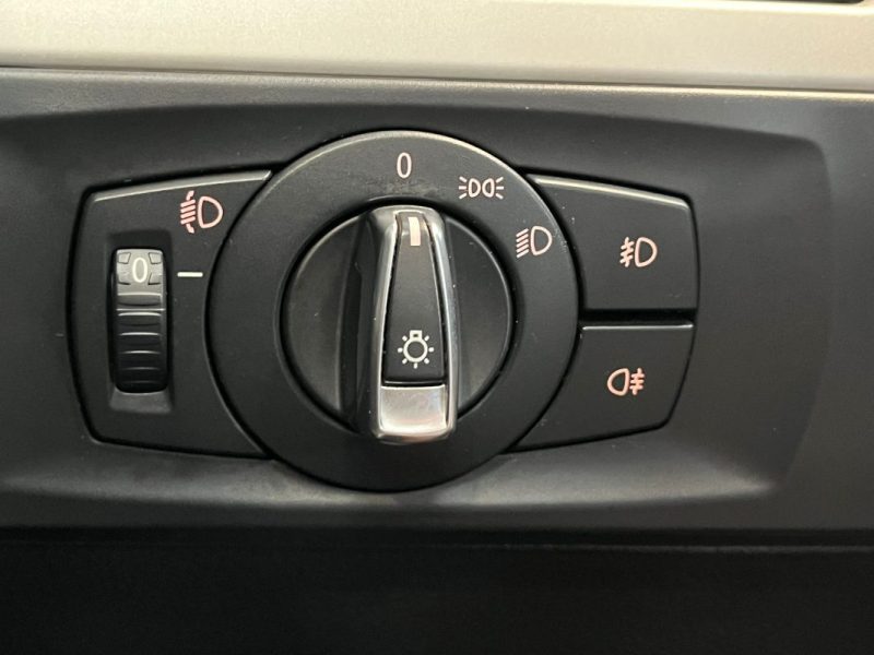 🚗 BMW SÉRIE 3 TOURING 318d ⚙️ 📱 Bluetooth 🧭 Navigation 🔗 Attelage