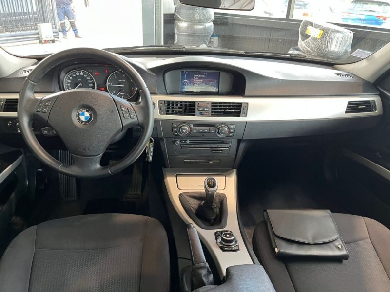 🚗 BMW SÉRIE 3 TOURING 318d ⚙️ 📱 Bluetooth 🧭 Navigation 🔗 Attelage