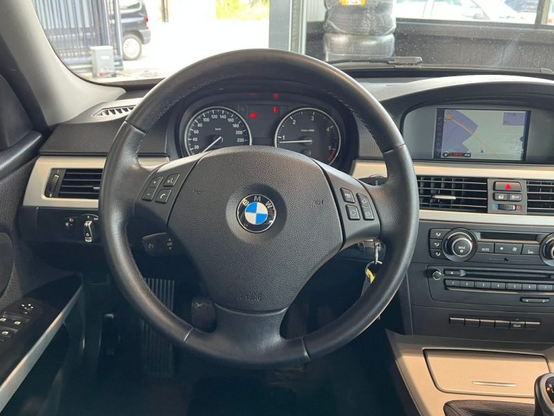 🚗 BMW SÉRIE 3 TOURING 318d ⚙️ 📱 Bluetooth 🧭 Navigation 🔗 Attelage