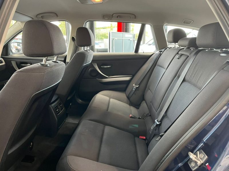 🚗 BMW SÉRIE 3 TOURING 318d ⚙️ 📱 Bluetooth 🧭 Navigation 🔗 Attelage
